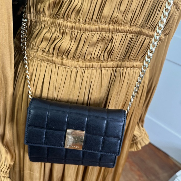 CHANEL Chocolate Bar Logo Leather Trifold
Wallet - Picture 9 of 10